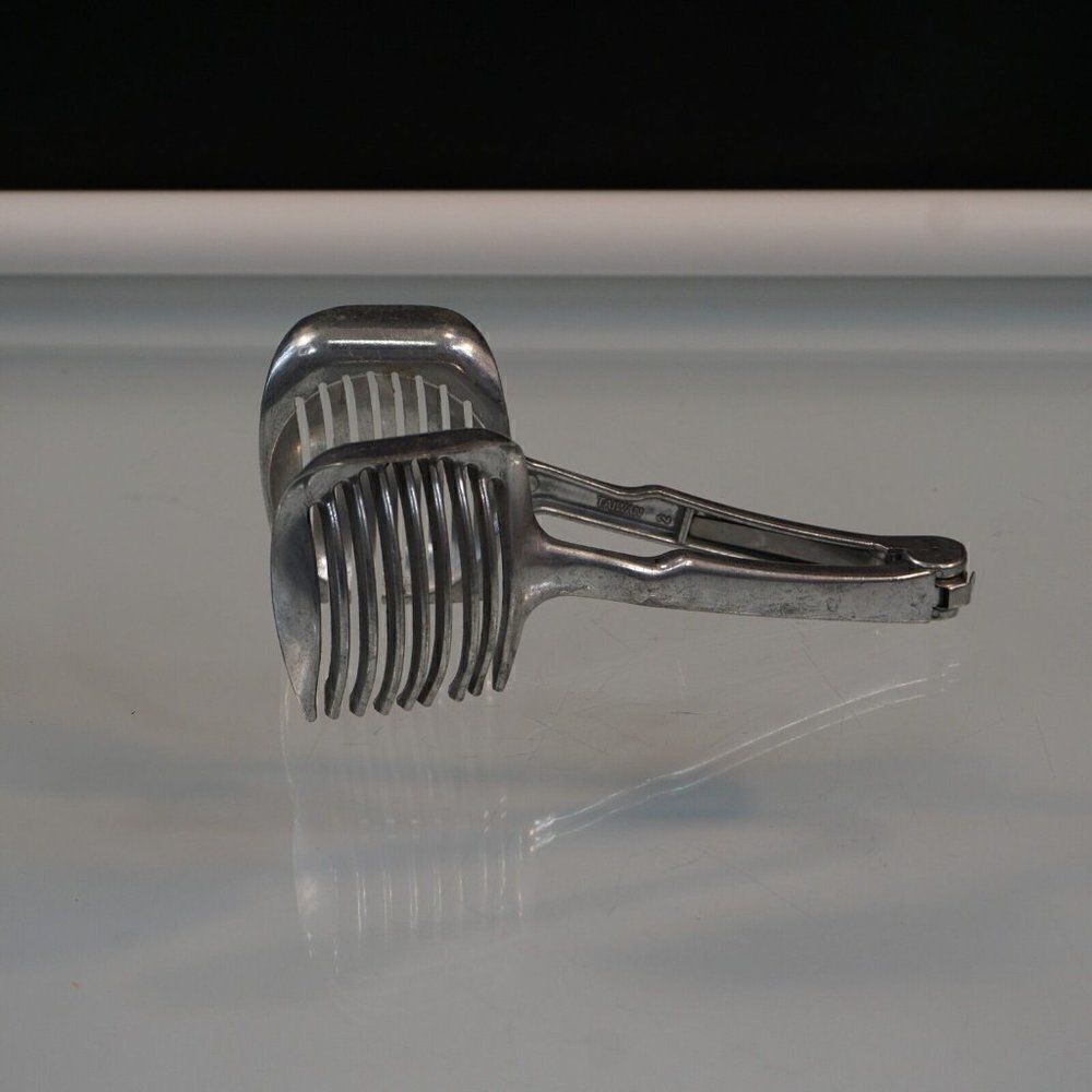 Vintage Aluminum Tongs Slicer Grabber Tomato Egg Onion Locking Guide Taiwan 6.5"